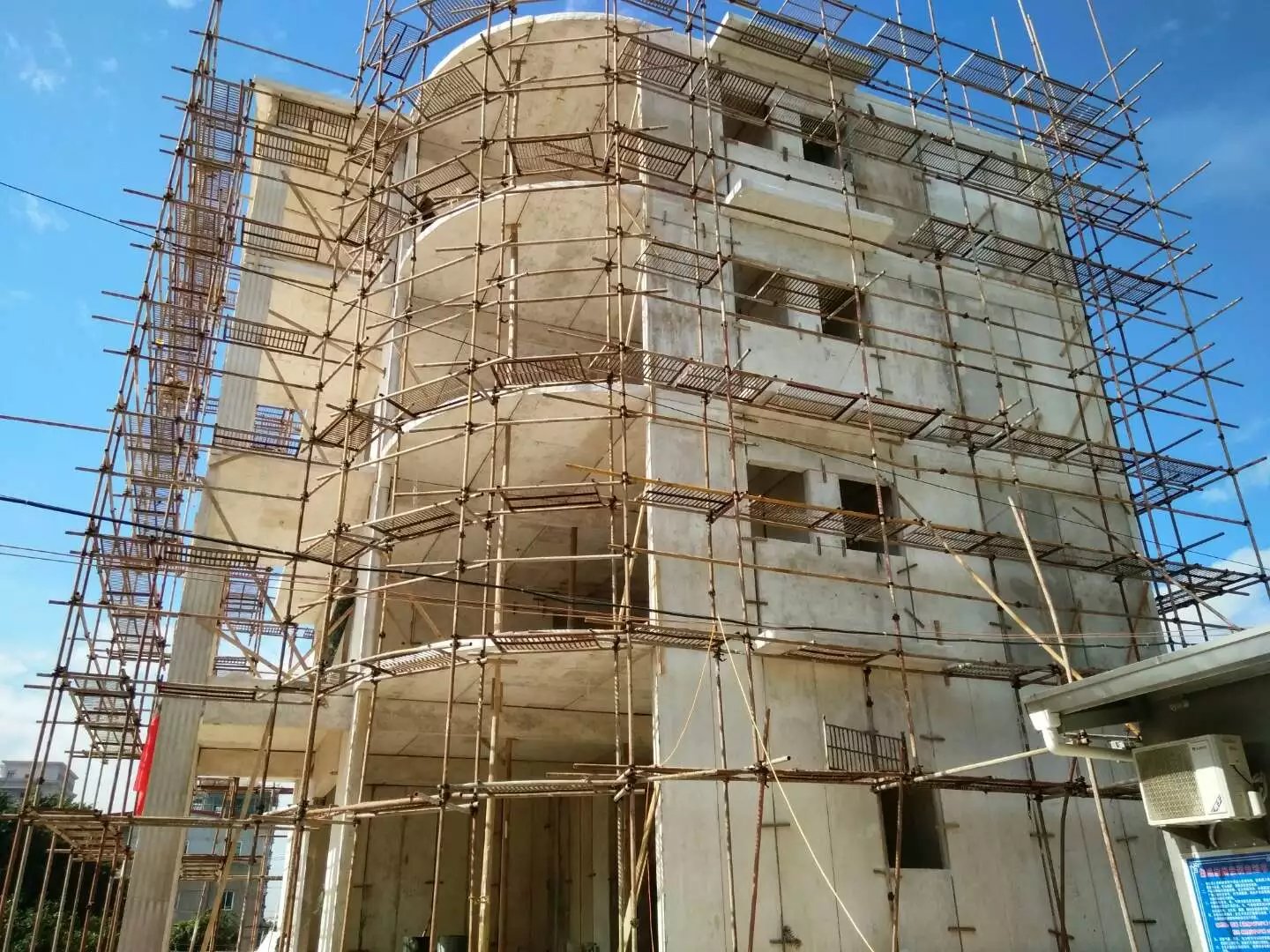 绥宁星河绿色环保装配式建材在福建修建的五层别墅建筑